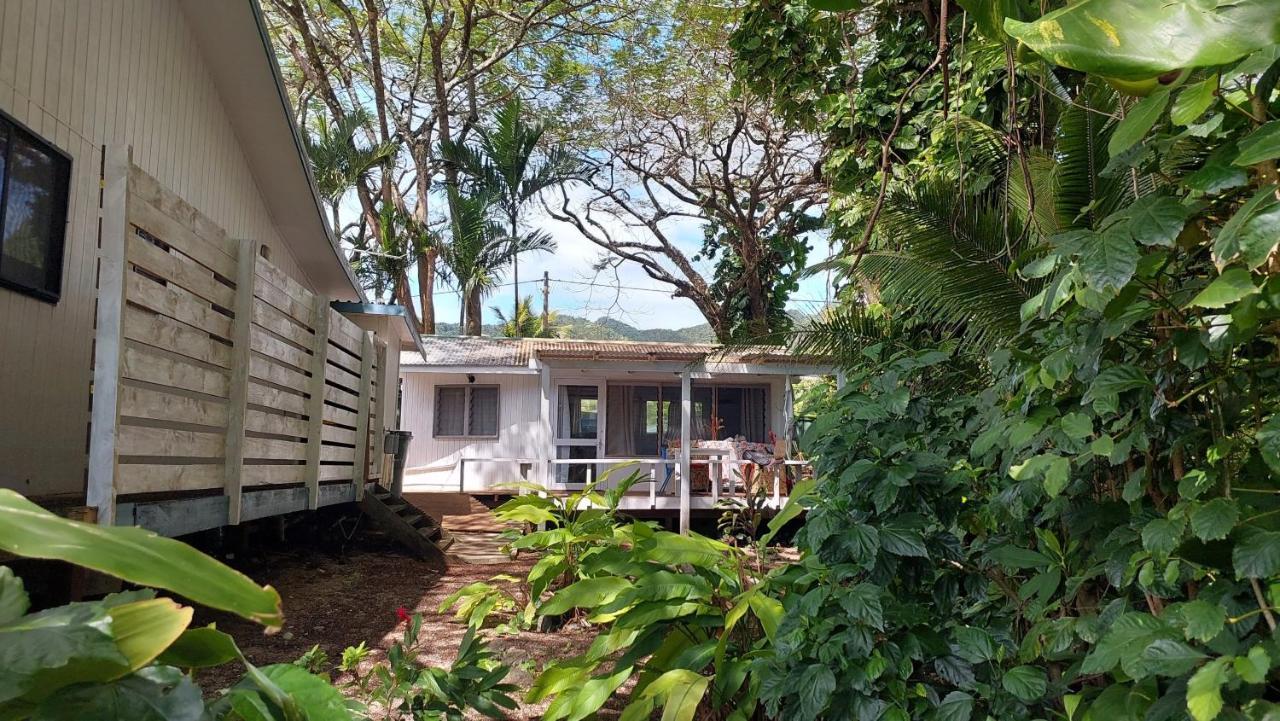 Are Tamarini Beachfront Cottage&River Studio Avarua Esterno foto